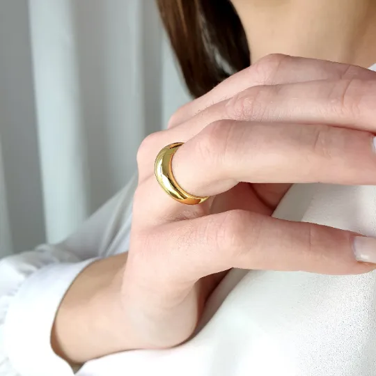 Curvature gold ring