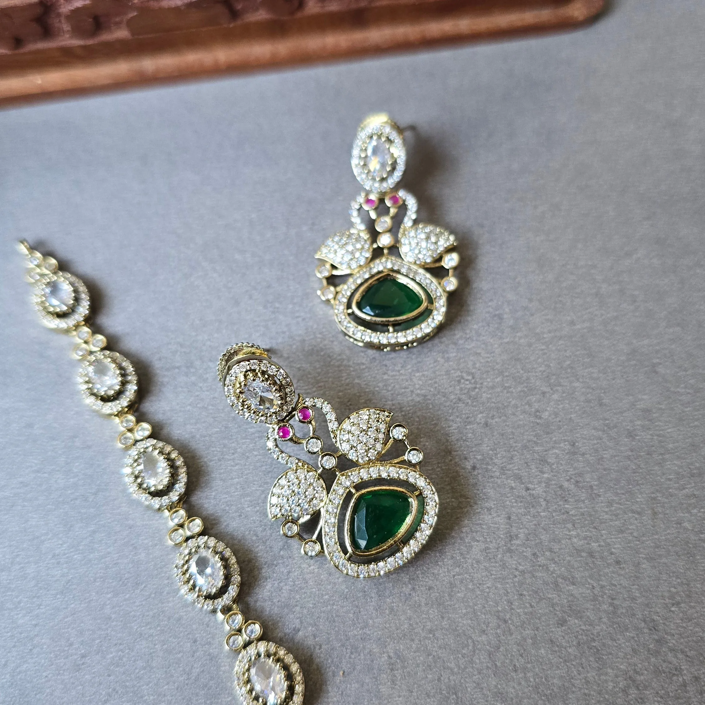 Green Victorian Diamond Peacock Neckset