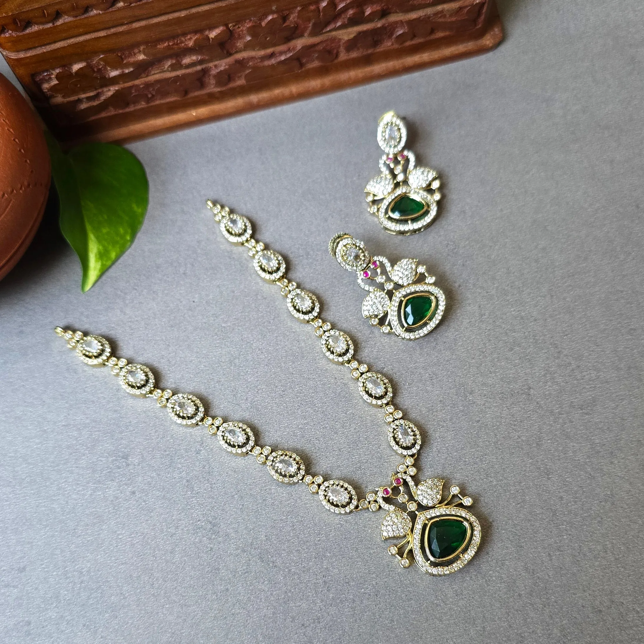 Green Victorian Diamond Peacock Neckset