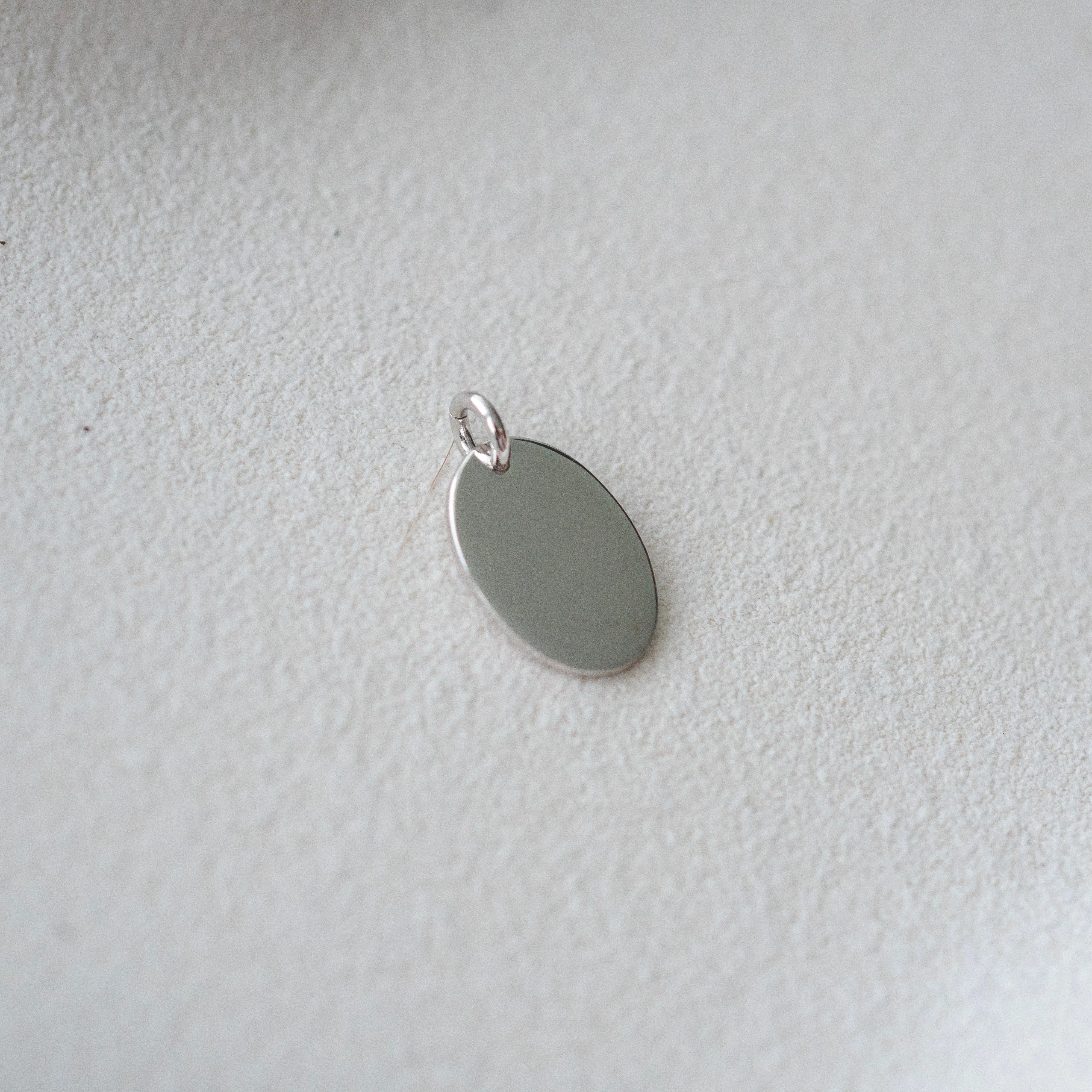 OLEA OVAL DISK PENDANT