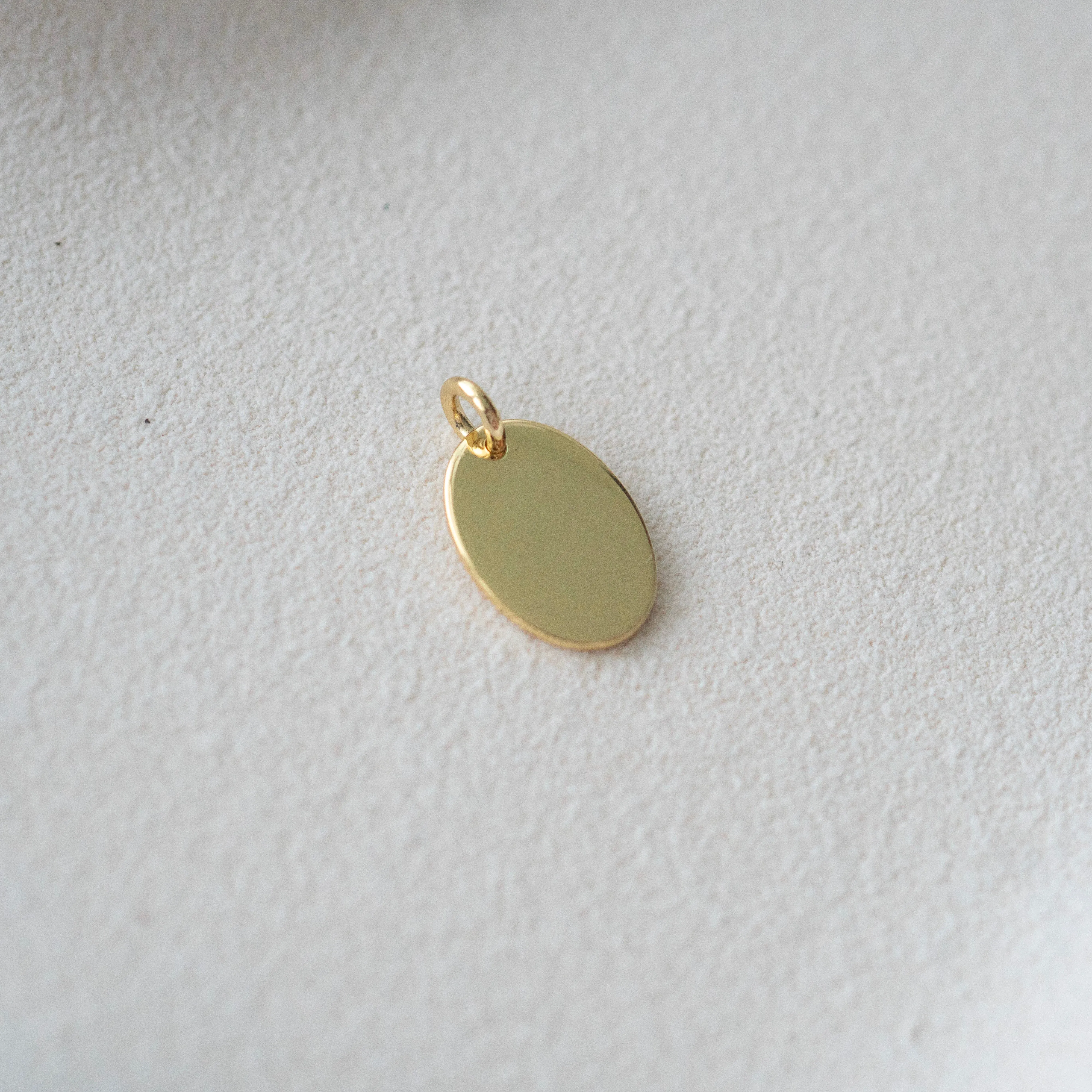 OLEA OVAL DISK PENDANT