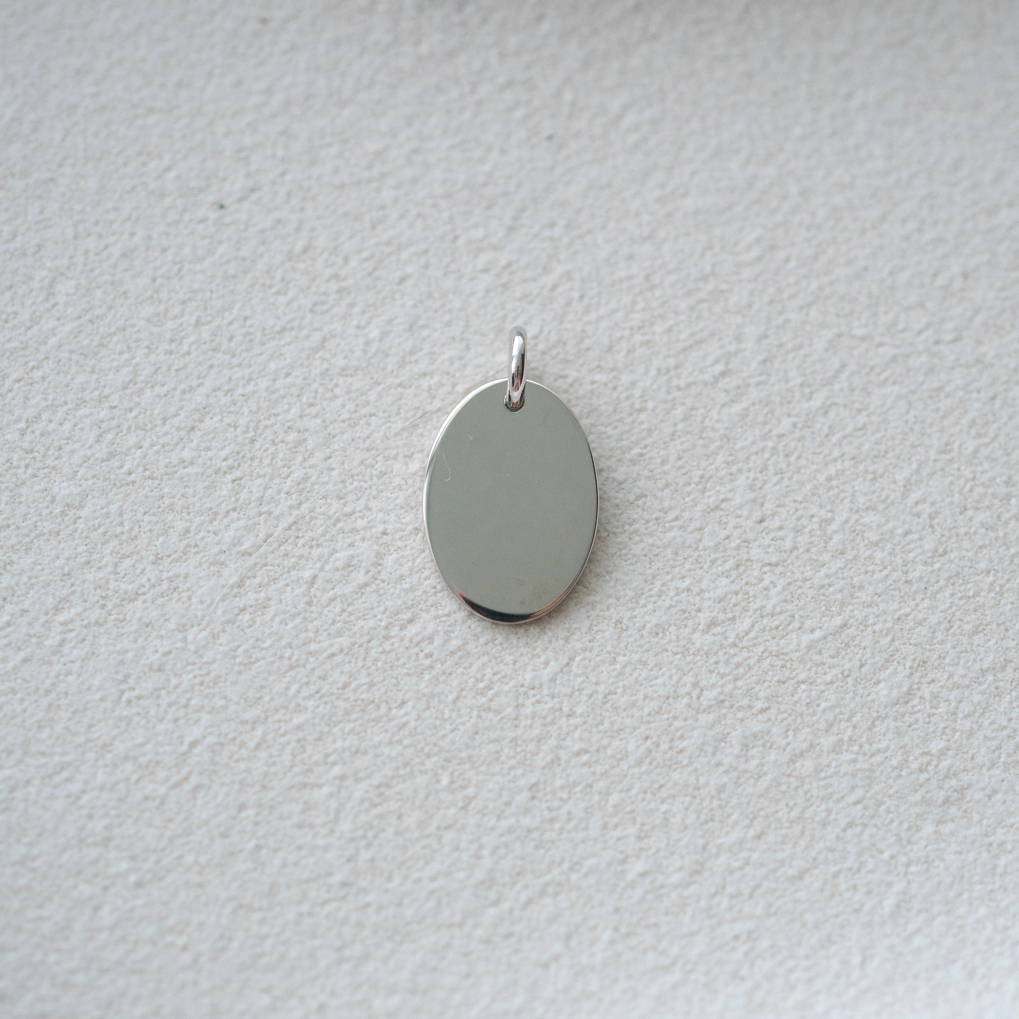 OLEA OVAL DISK PENDANT