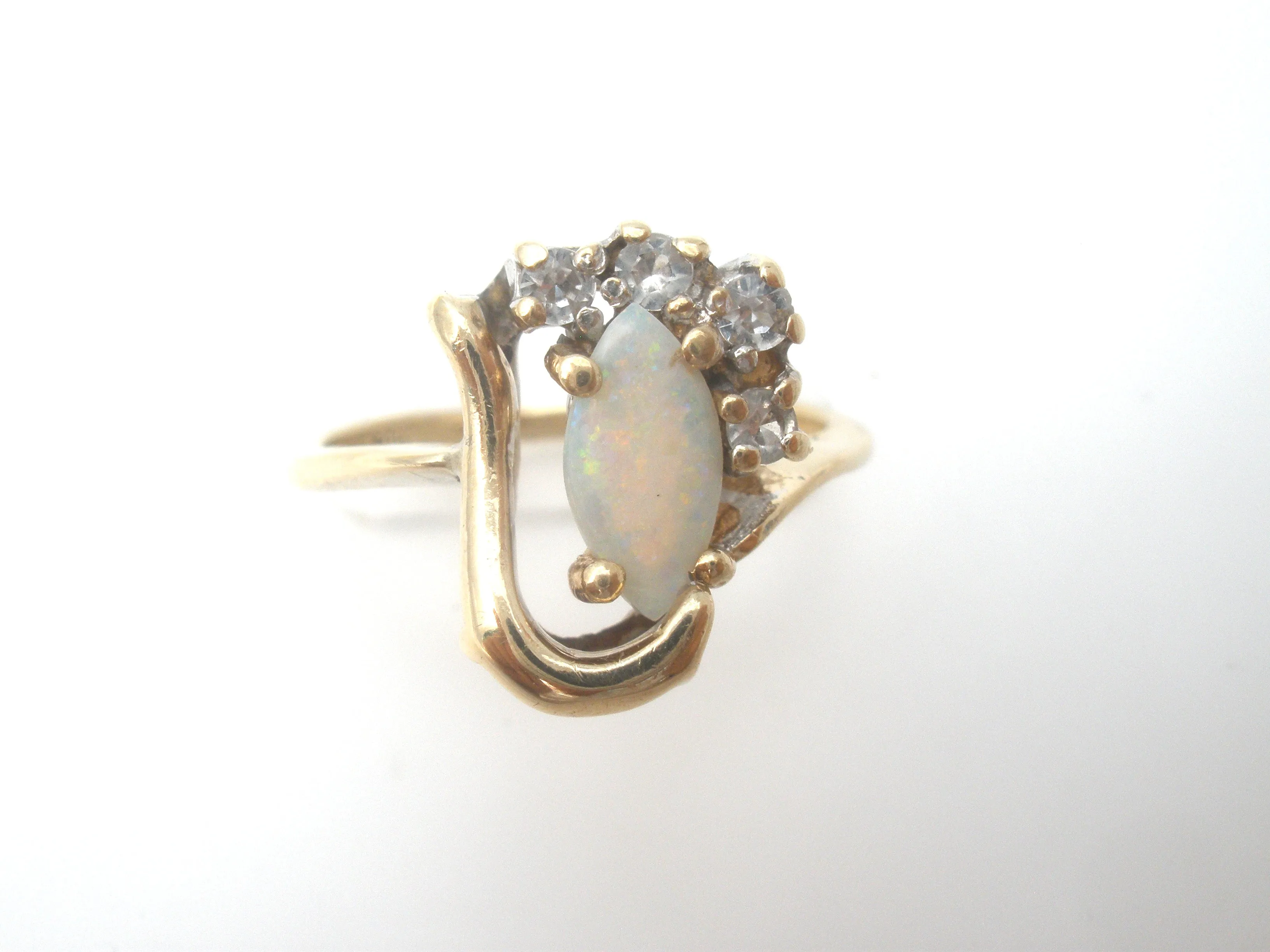 Opal 10K Yellow Gold Ring Size 5.75 Vintage