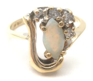 Opal 10K Yellow Gold Ring Size 5.75 Vintage