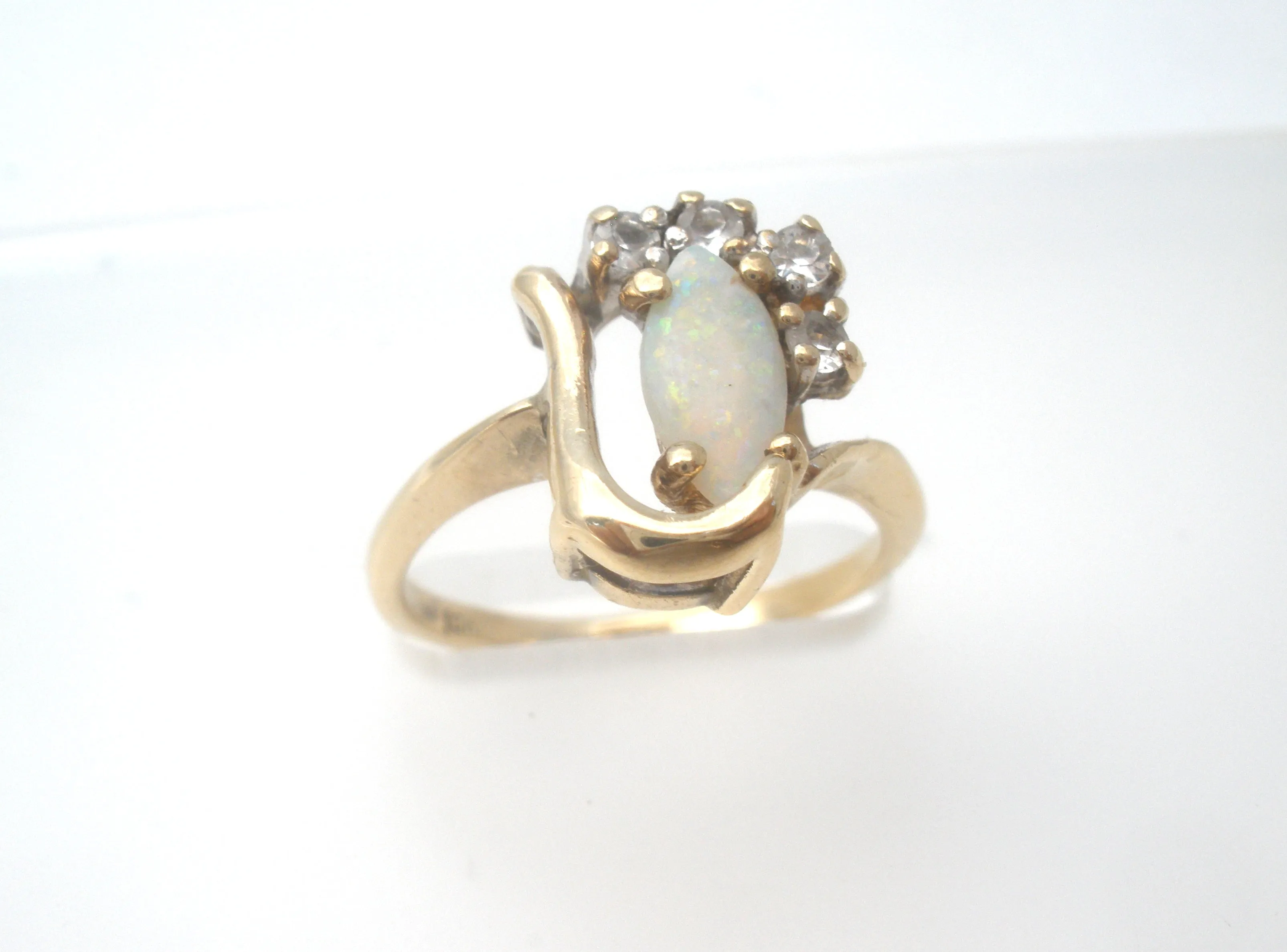 Opal 10K Yellow Gold Ring Size 5.75 Vintage